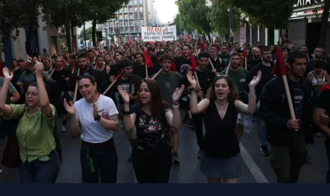 Yunanistan'da polise karşı binlerce kişi eylem yaptı